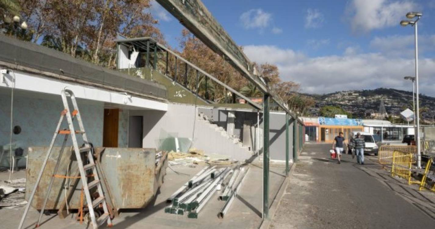 Veja como está a decorrer a demolição das estruturas da Marina do Funchal (com fotos)