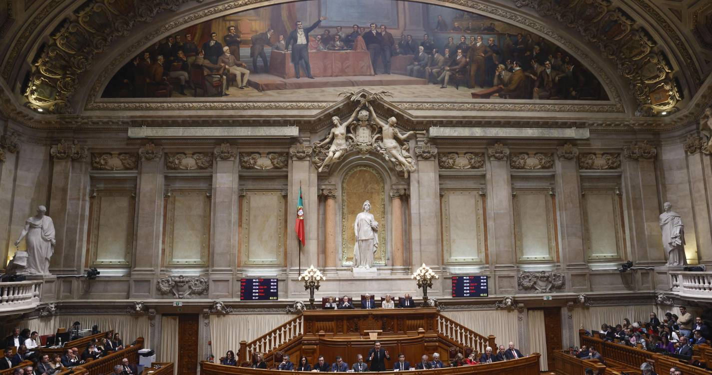 Sessão suspensa na Assembleia da República