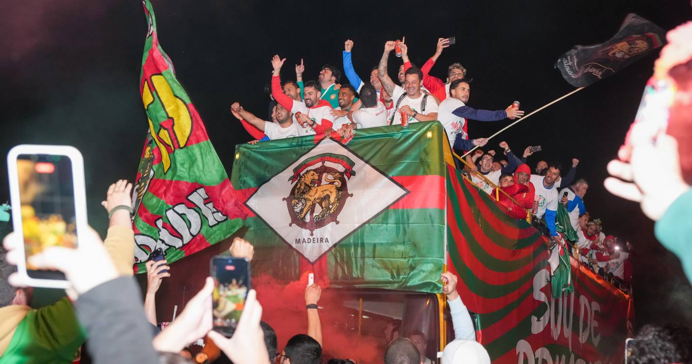 Centenas de adeptos do Marítimo festejam regresso à I Liga três anos depois. Veja as imagens