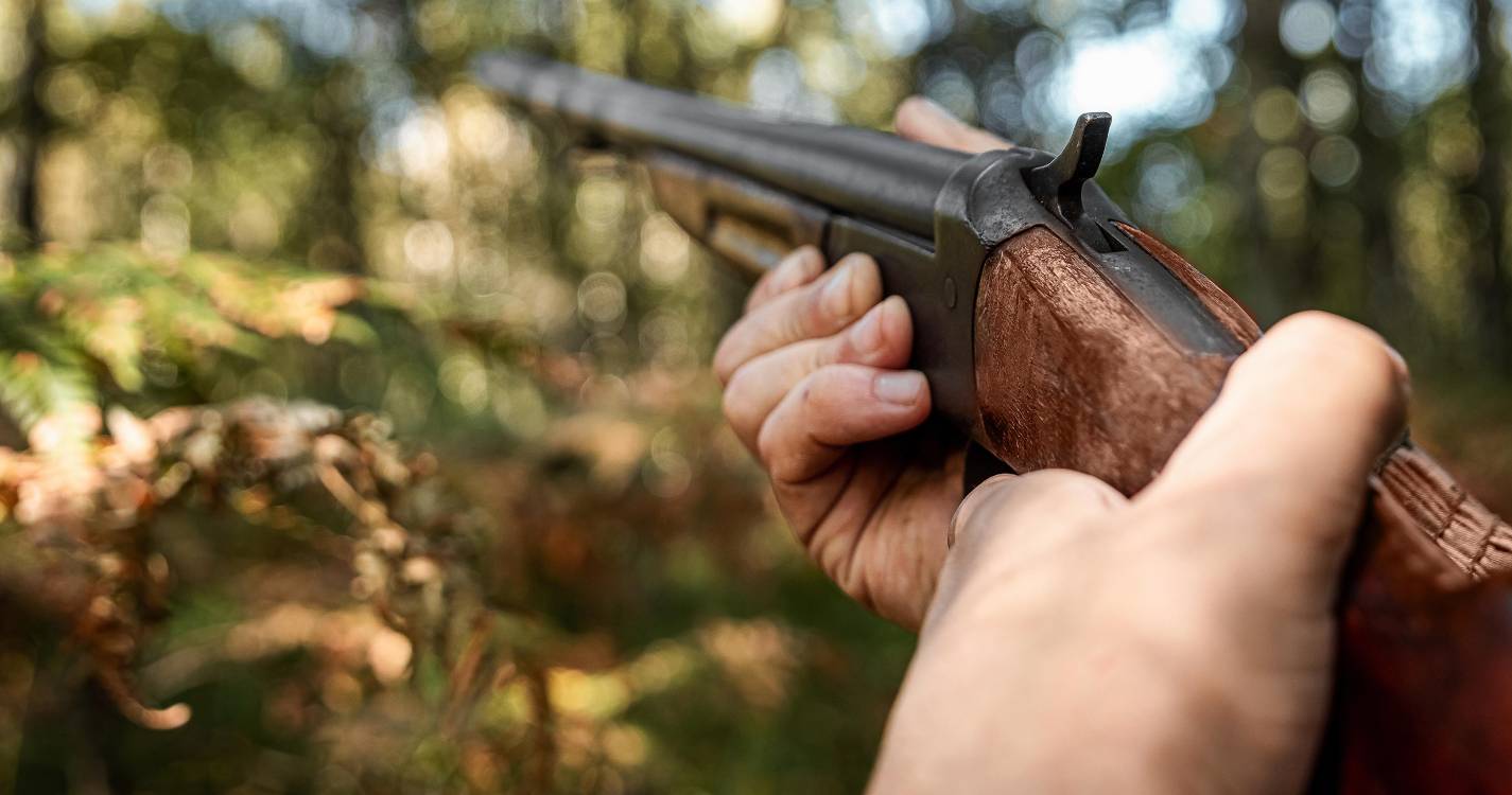 Violência Doméstica: Detido suspeito de ameaçar mulher com arma de fogo na Feira