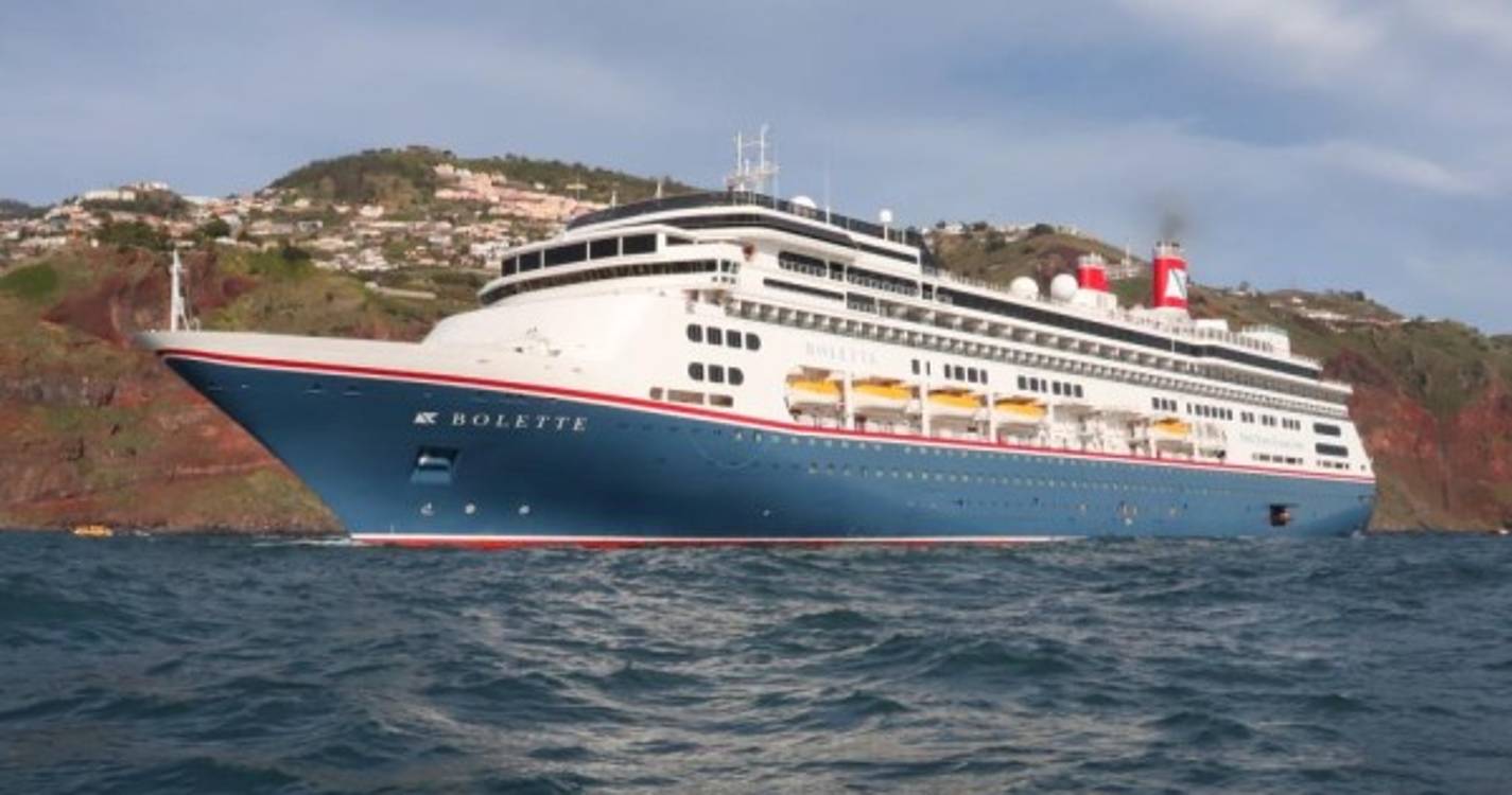 Veja de perto os navios que abrilhantam a baía do Funchal