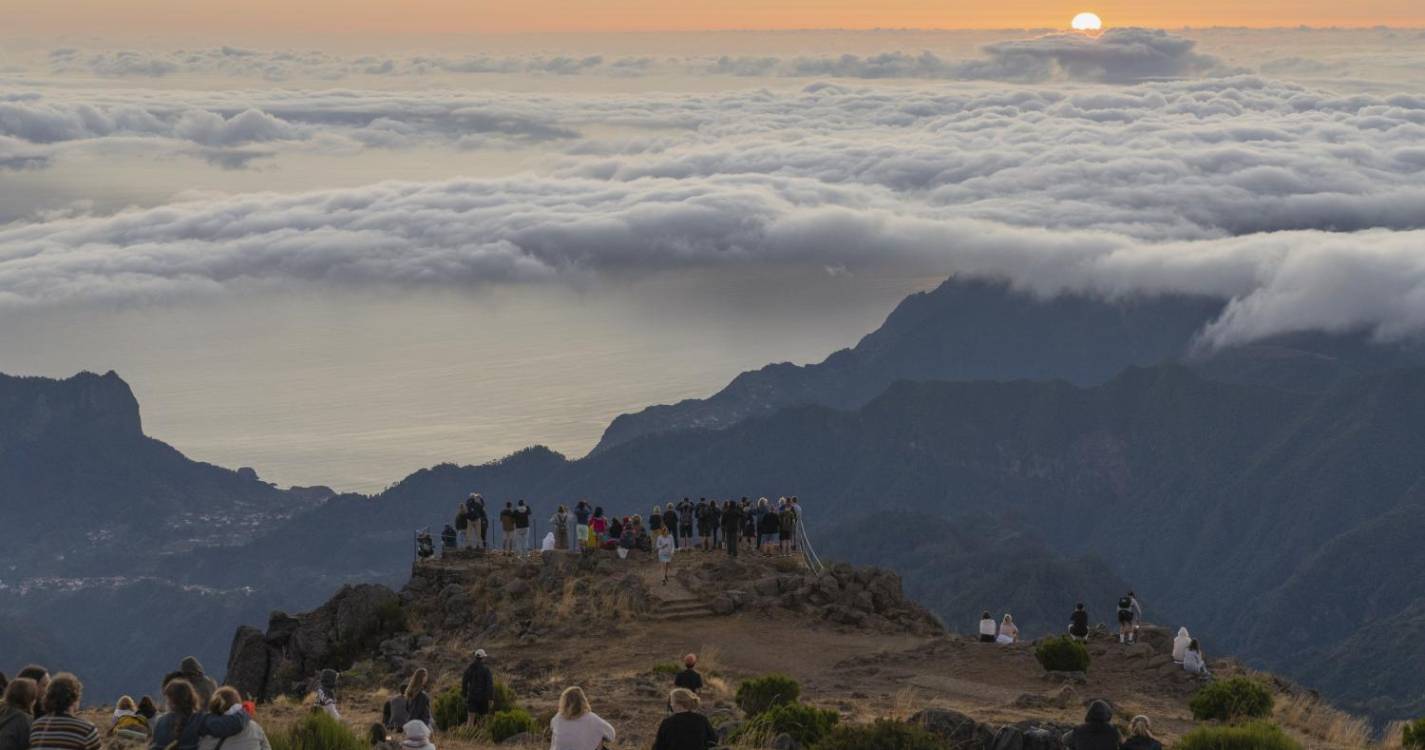 Búzios anunciam chegada do Ano Novo no Pico do Areeiro