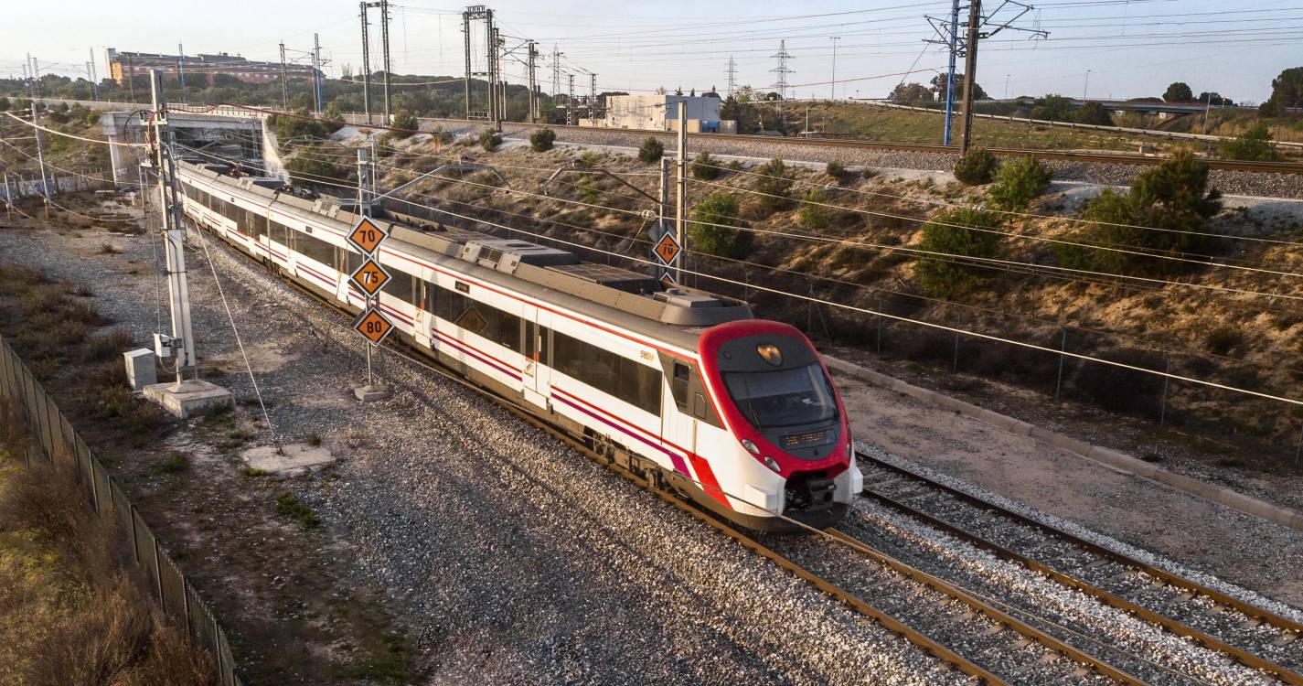 Retomado serviço de comboios na Catalunha após acidente mortal que matou maquinista