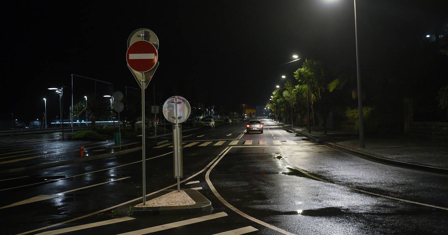 Homem colhido em passadeira e projetado na Avenida Sá Carneiro