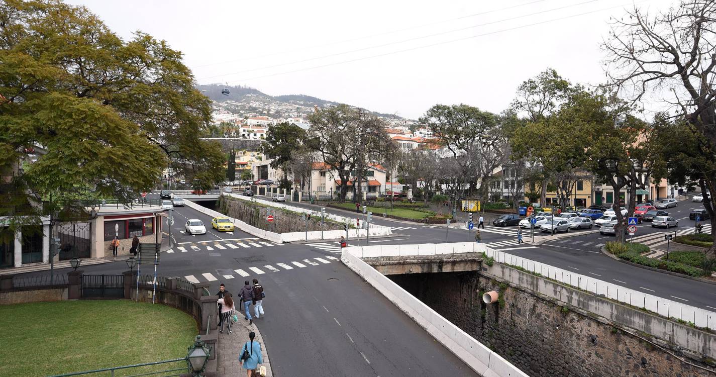 Condutor de veículo envolvido em acidente no Campo da Barca “apresentaria sinais de embriaguez”