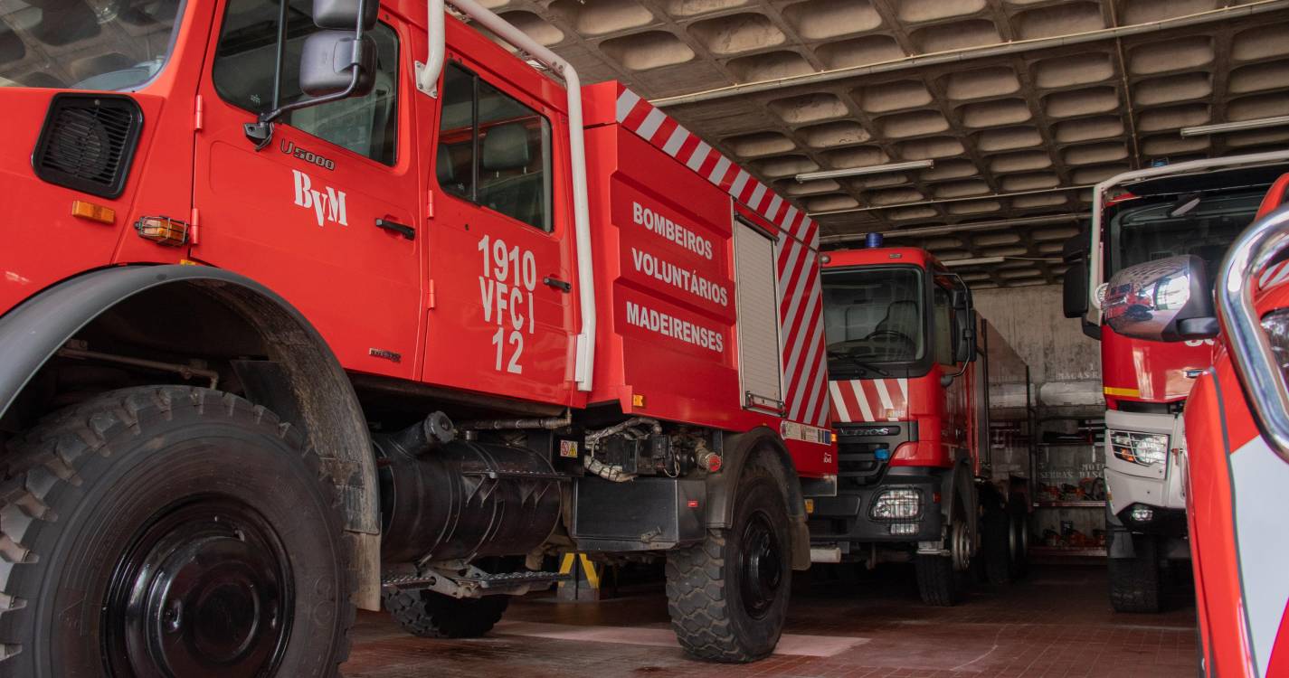 Fogo em casa devoluta na Rua das Hortas extinto pelos bombeiros