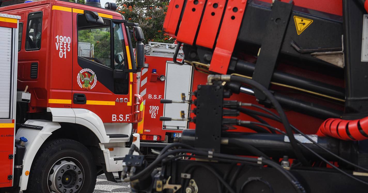 Bombeiros acionados para inundação em residência no Monte