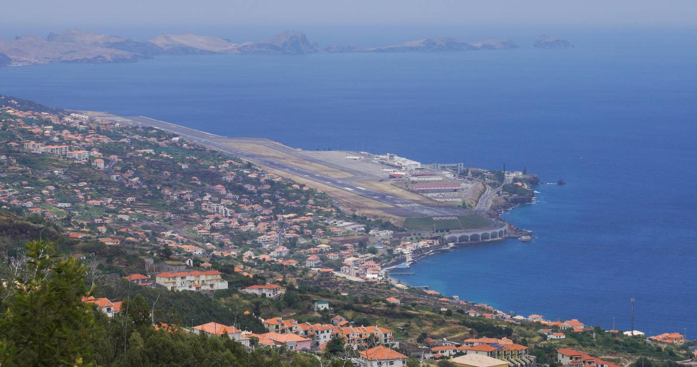 PCP quer redução de taxas aeroportuárias e estudo para criação de novo aeródromo de apoio na Madeira