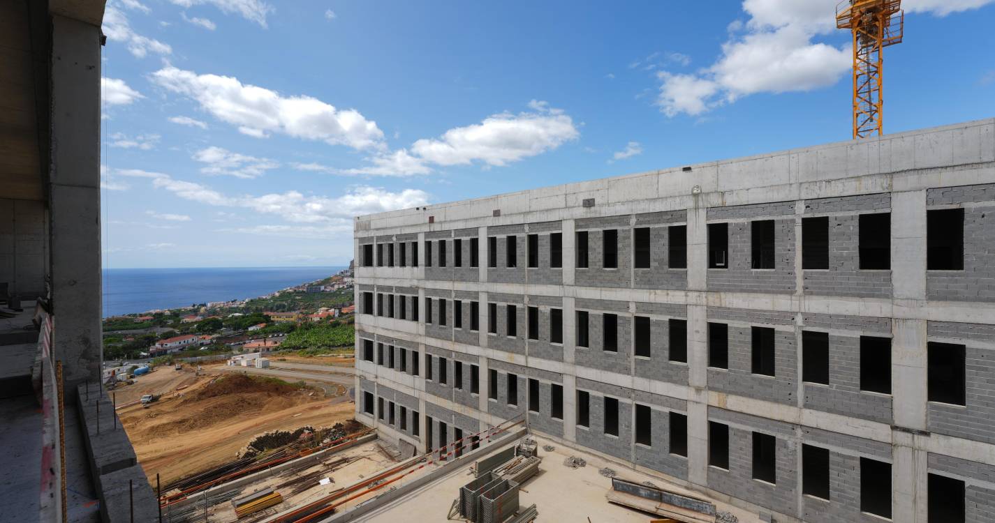 ‘À descoberta do novo hospital’ deu a conhecer o futuro do setor. Reveja imagens e vídeo aqui