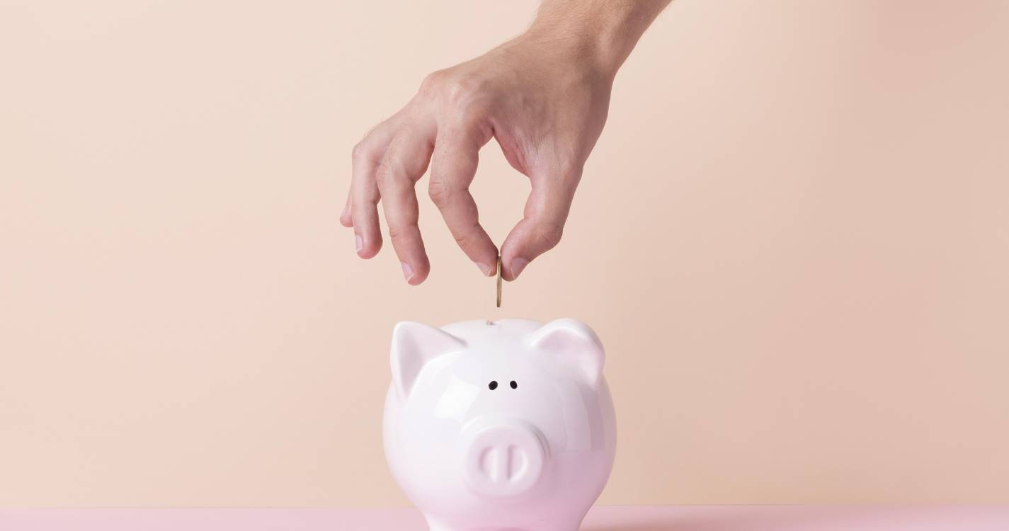 Taxa de poupança das famílias recua para 12,4% no 1.º trimestre