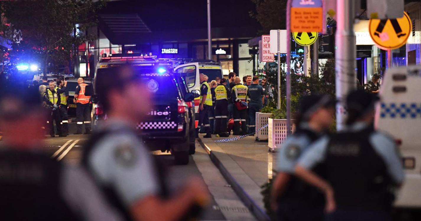 Número de mortos em esfaqueamento na Austrália sobe para seis