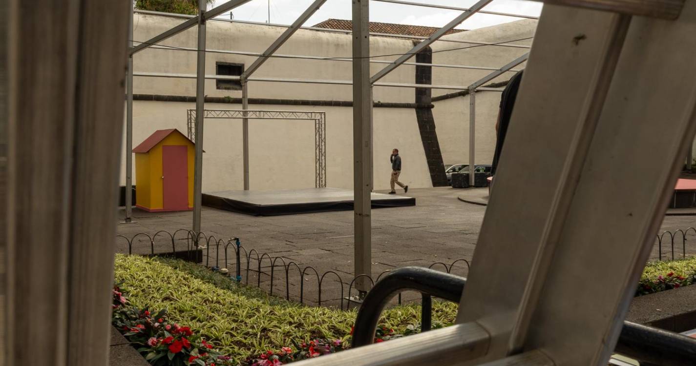 Funchal ultima preparativos para a abertura da 50.ª Feira do Livro (com fotos)
