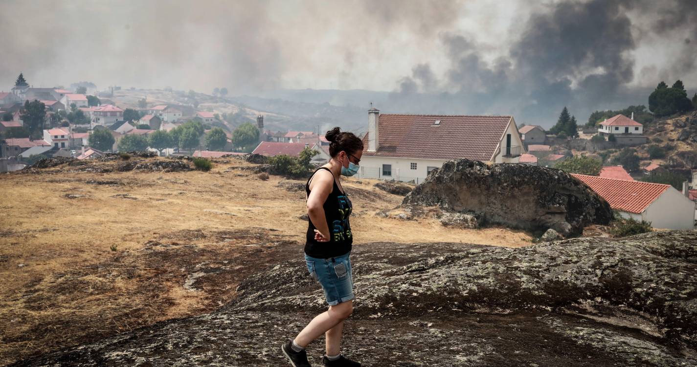 Duas casas destruídas pelas chamas em Oliveira do Hospital