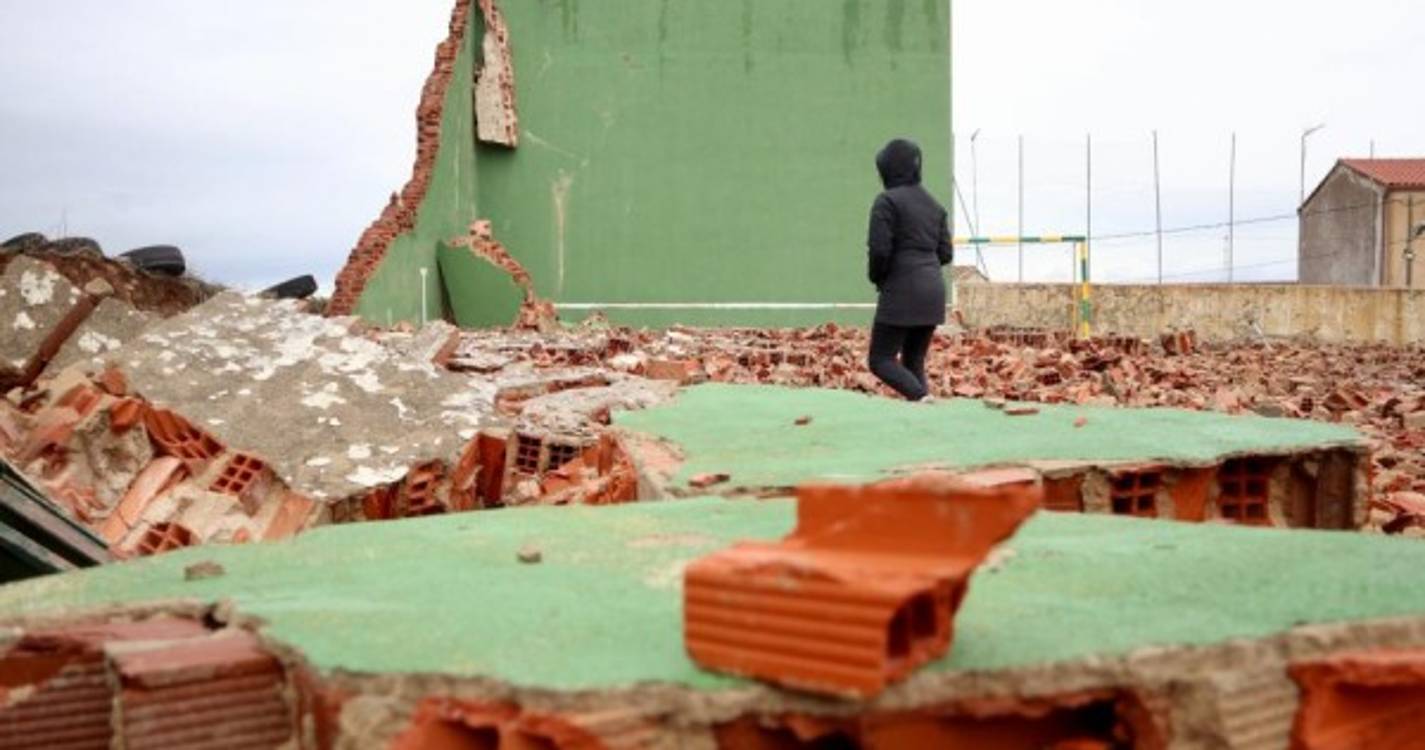 Tempestade Ciarán deverá ter originado os ventos mais fortes registados em décadas (com fotos)