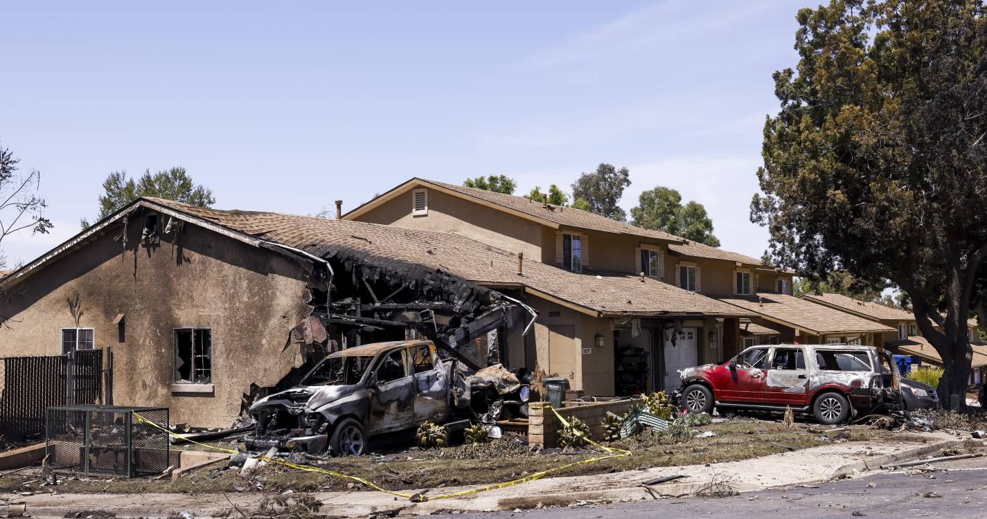 Luzes da pista do aeroporto não estavam ligadas antes de queda de avião nos EUA