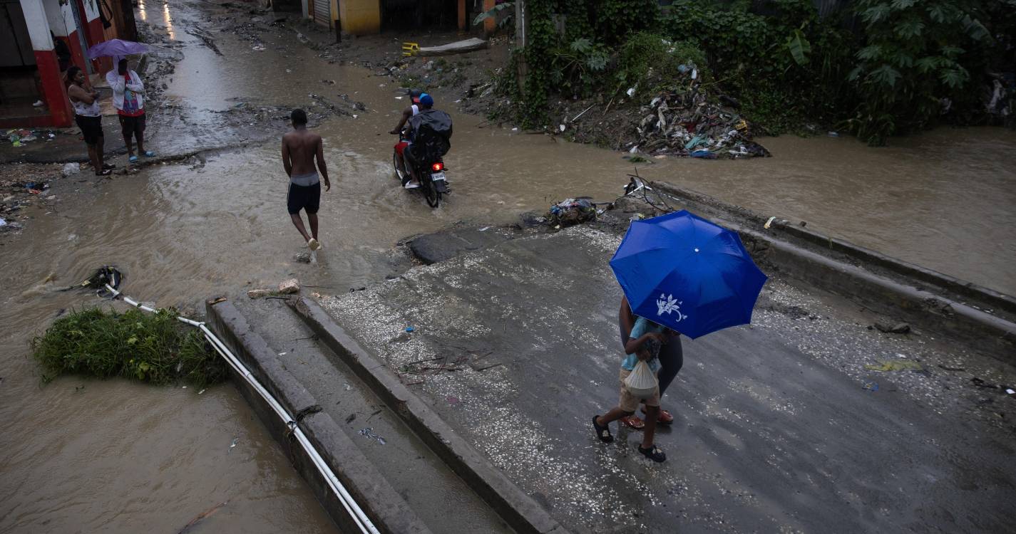Governo das Bahamas ordena retirada de populações do sudeste do país devido ao furacão Melissa