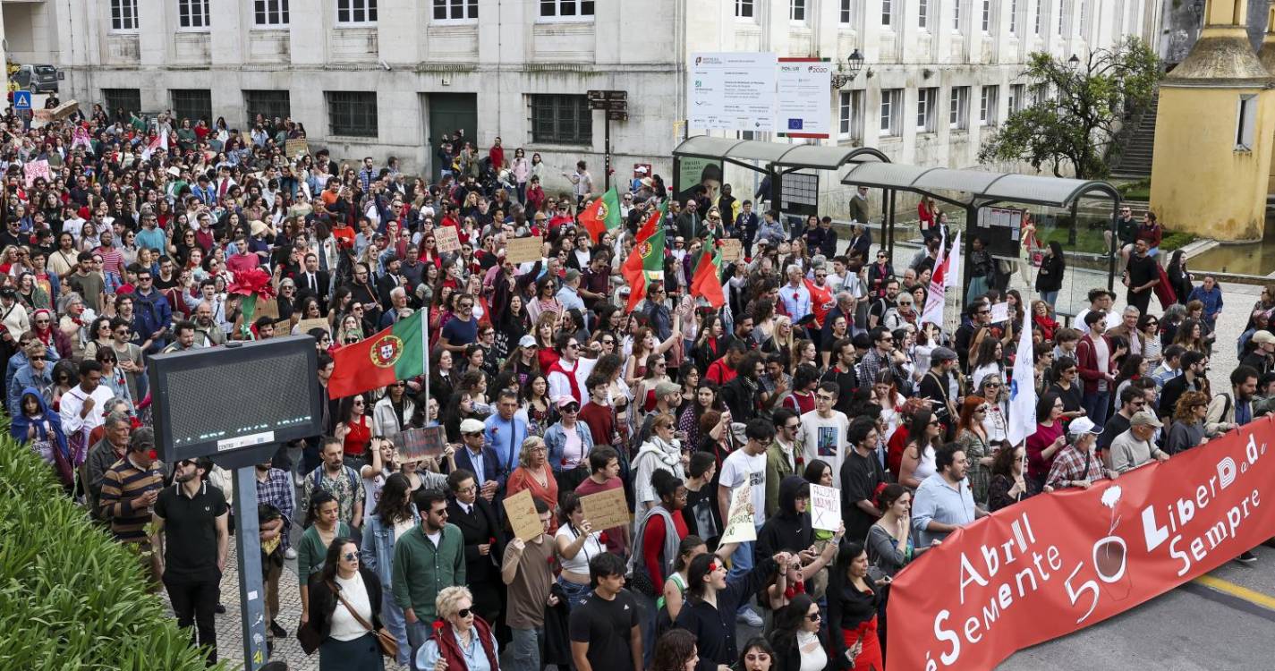 25 de Abril: Imprensa internacional destaca desfile e eventuais reparações coloniais