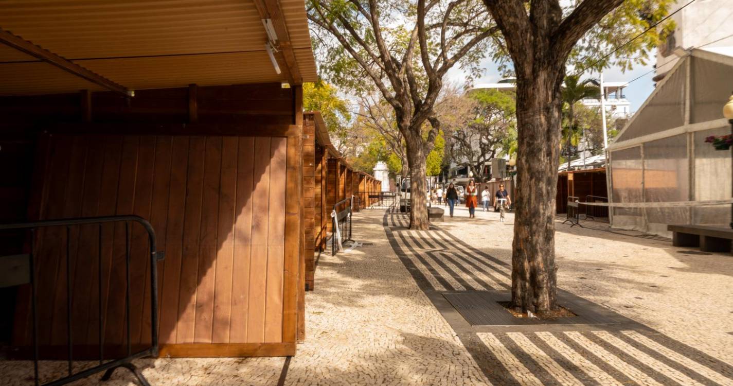 Funchal ultima preparativos para a abertura da 50.ª Feira do Livro (com fotos)