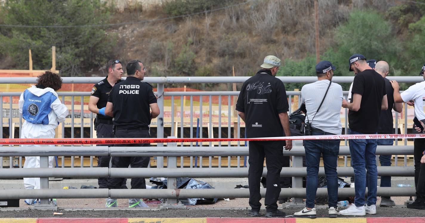 Pelo menos 15 feridos em tiroteio em Jerusalém