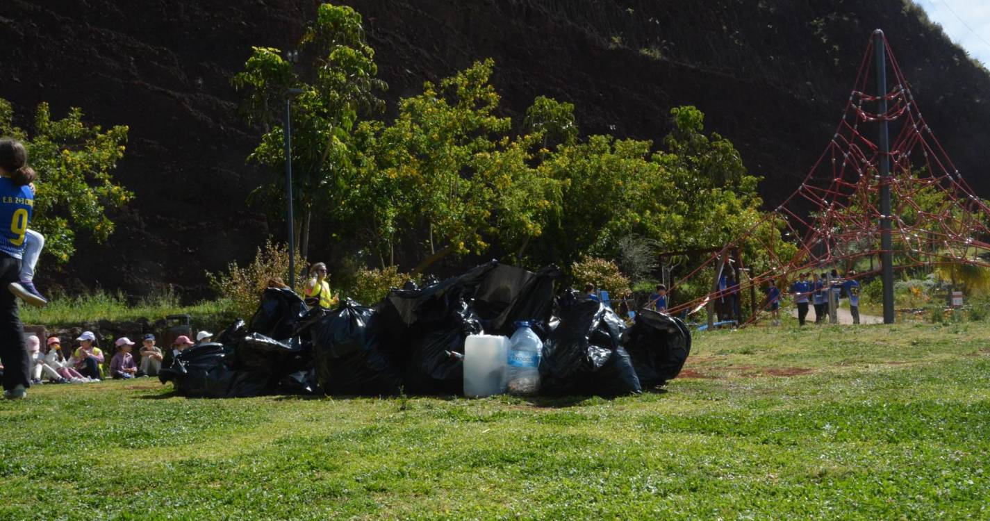 VI edição de ‘Plogging’ recolhe cerca de 374 kg de resíduos no Caniço