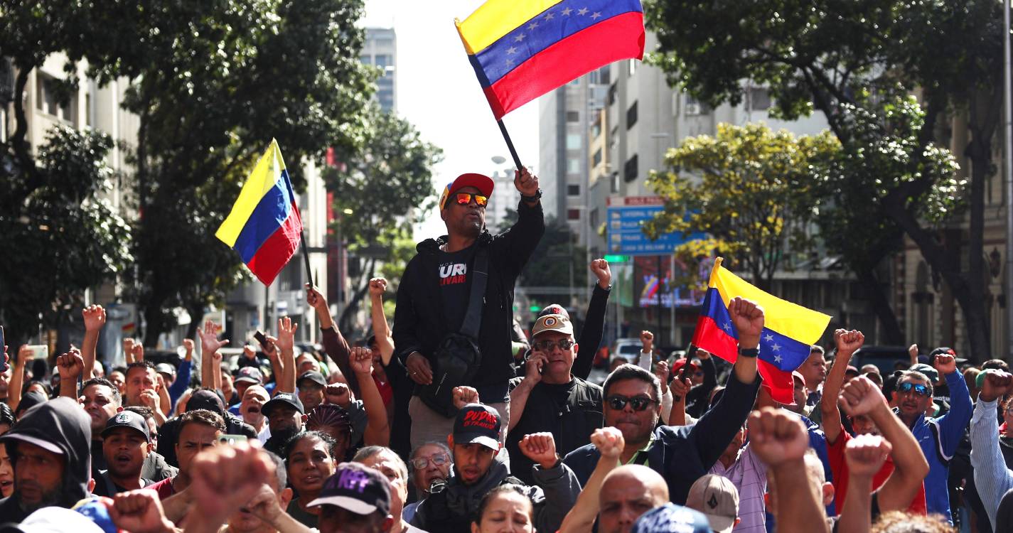 Veja em direto protestos e celebrações na sequência da captura de Maduro pelos EUA