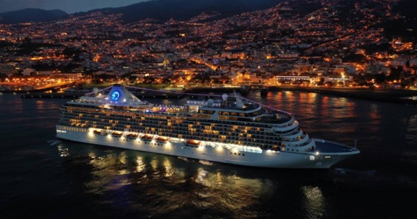Amanhecer de segunda-feira com casa cheia no Porto do Funchal. Veja as imagens