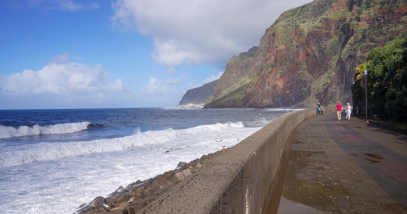 Antes e depois: Ondas ‘quebraram’ mas sobreviveram às obras no Jardim do Mar