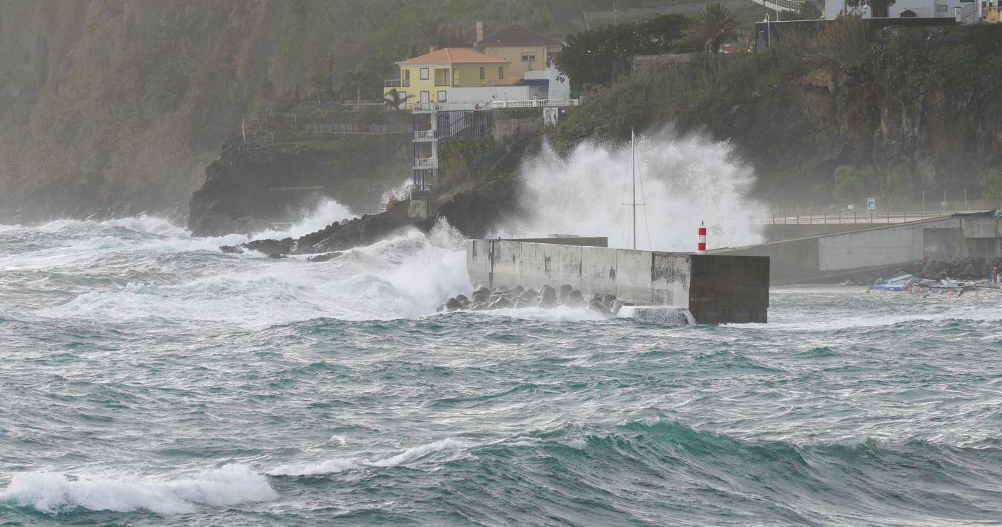 Capitania do Funchal alerta para vento forte, agitação marítima e visibilidade reduzida