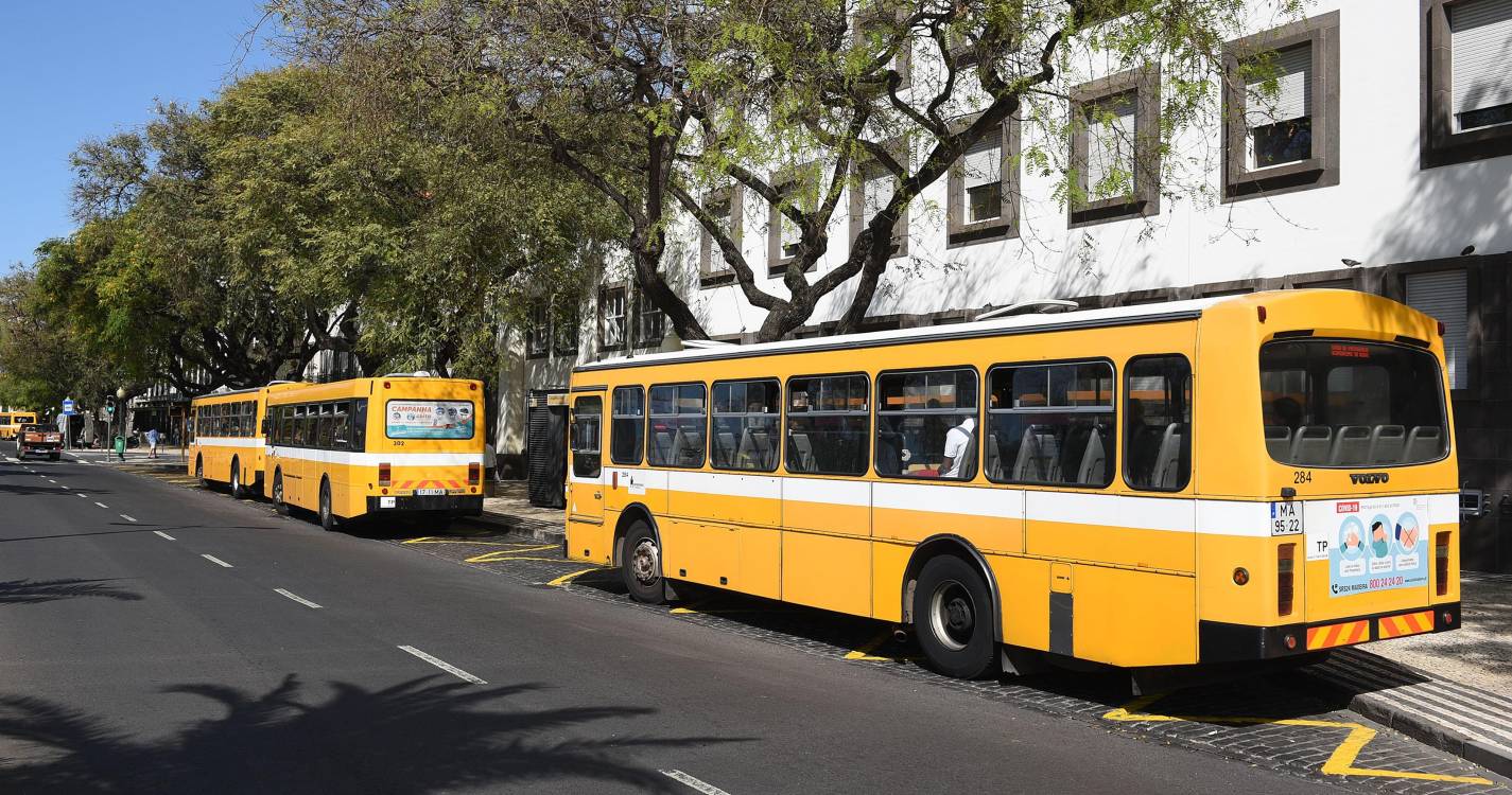 Mulher recusa ida às urgências após queda no autocarro