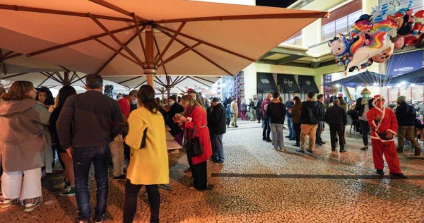 Veja o ambiente da Noite do Mercado e arredores