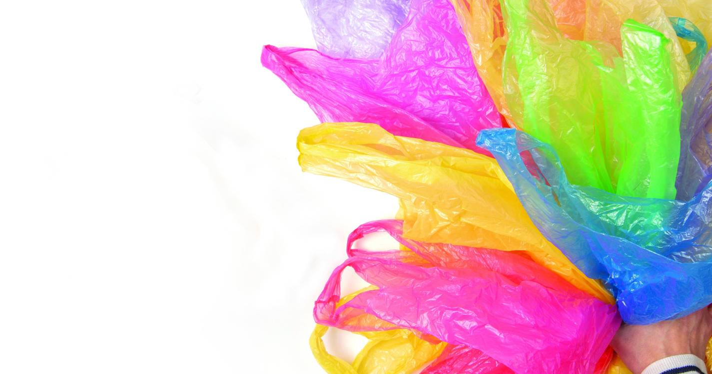 Representantes de 184 países têm 10 dias para aprovar tratado sobre plásticos