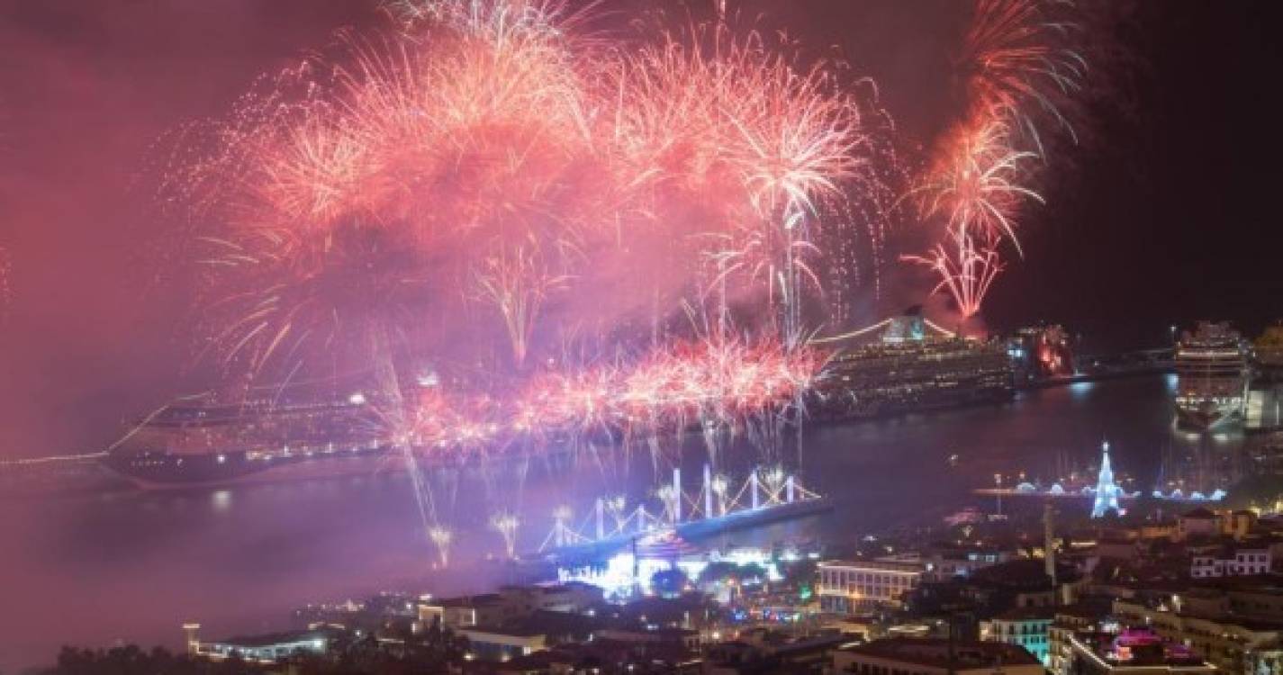 15 fotos ilustram beleza do fogo de artifício da Madeira