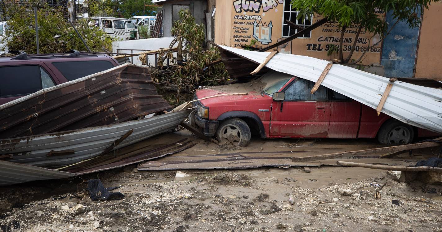Número de mortos na Jamaica devido ao furacão Melissa sobe para 28