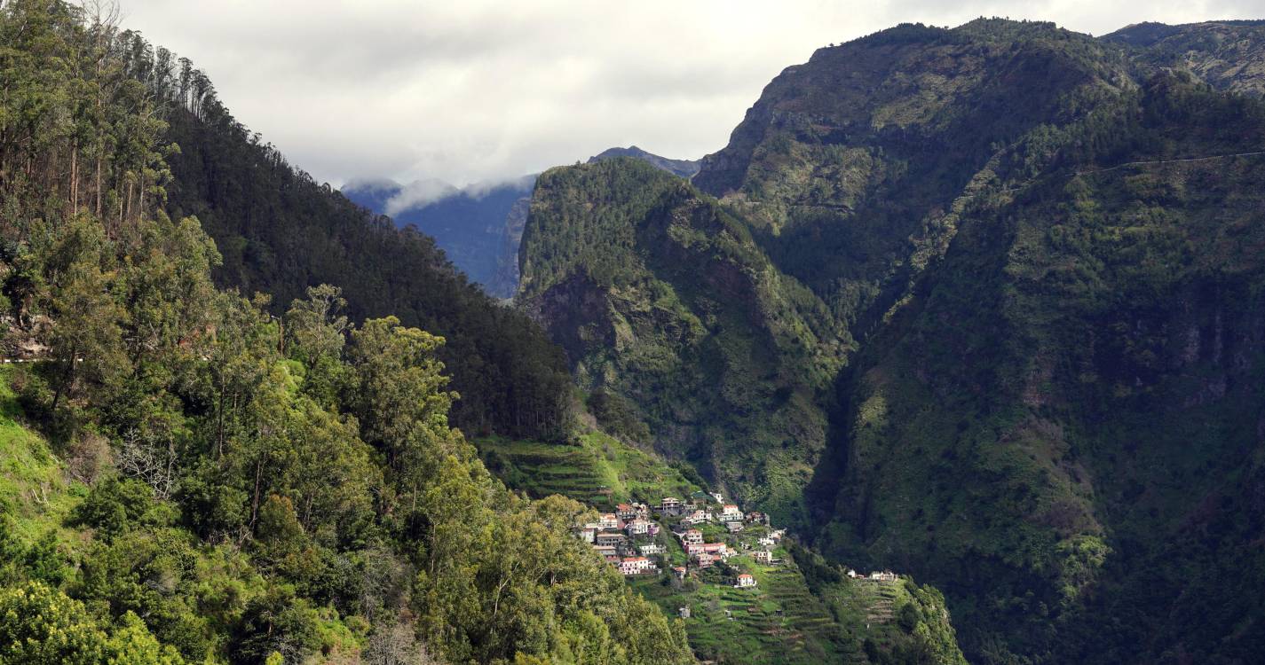 Câmara de Lobos adjudica construção de 32 habitações para famílias da Fajã das Galinhas