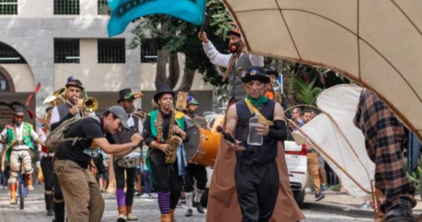 'Cortejo Bonecos Inconstantes' enche as ruas do Funchal de euforia (com fotos e vídeo)