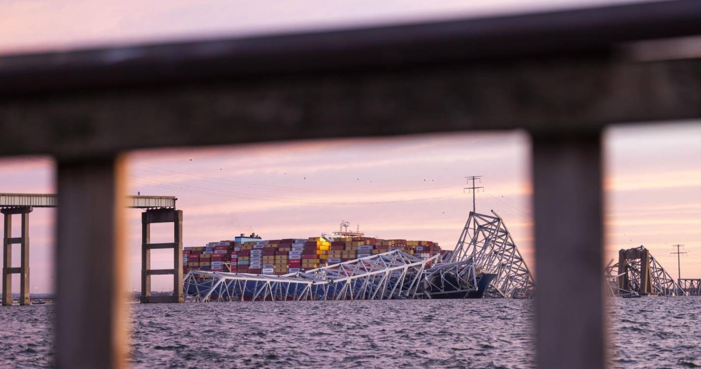 Duas pessoas resgatadas com vida depois de queda de ponte em Baltimore