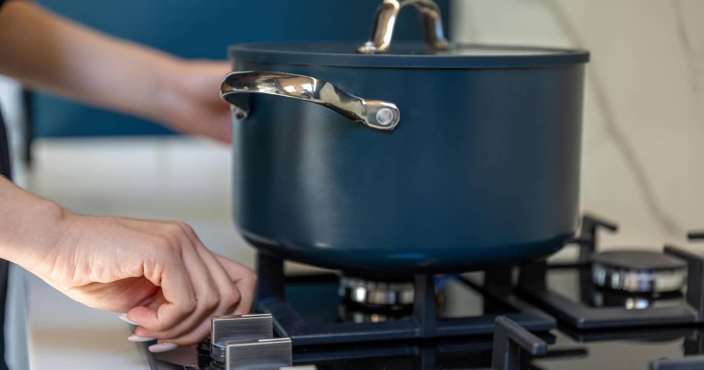 Panela esquecida ao lume gera alerta de incêndio no Funchal