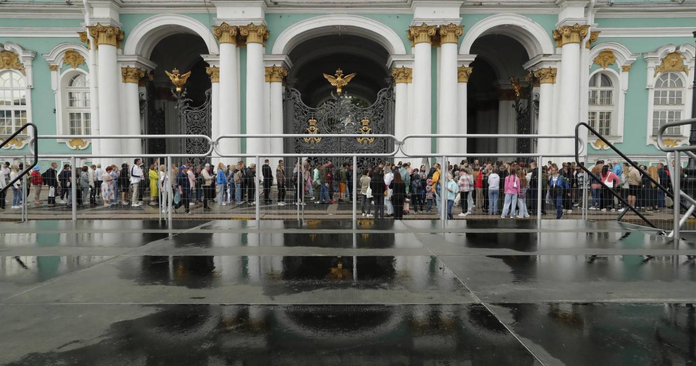 Professor russo condenado a 20 anos de prisão por enviar dinheiro para a Ucrânia