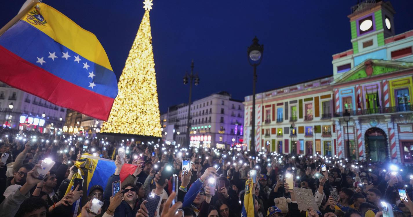 Venezuela: Cidades pelo mundo acolhem manifestações de regozijo pela queda de Maduro mas também contra EUA