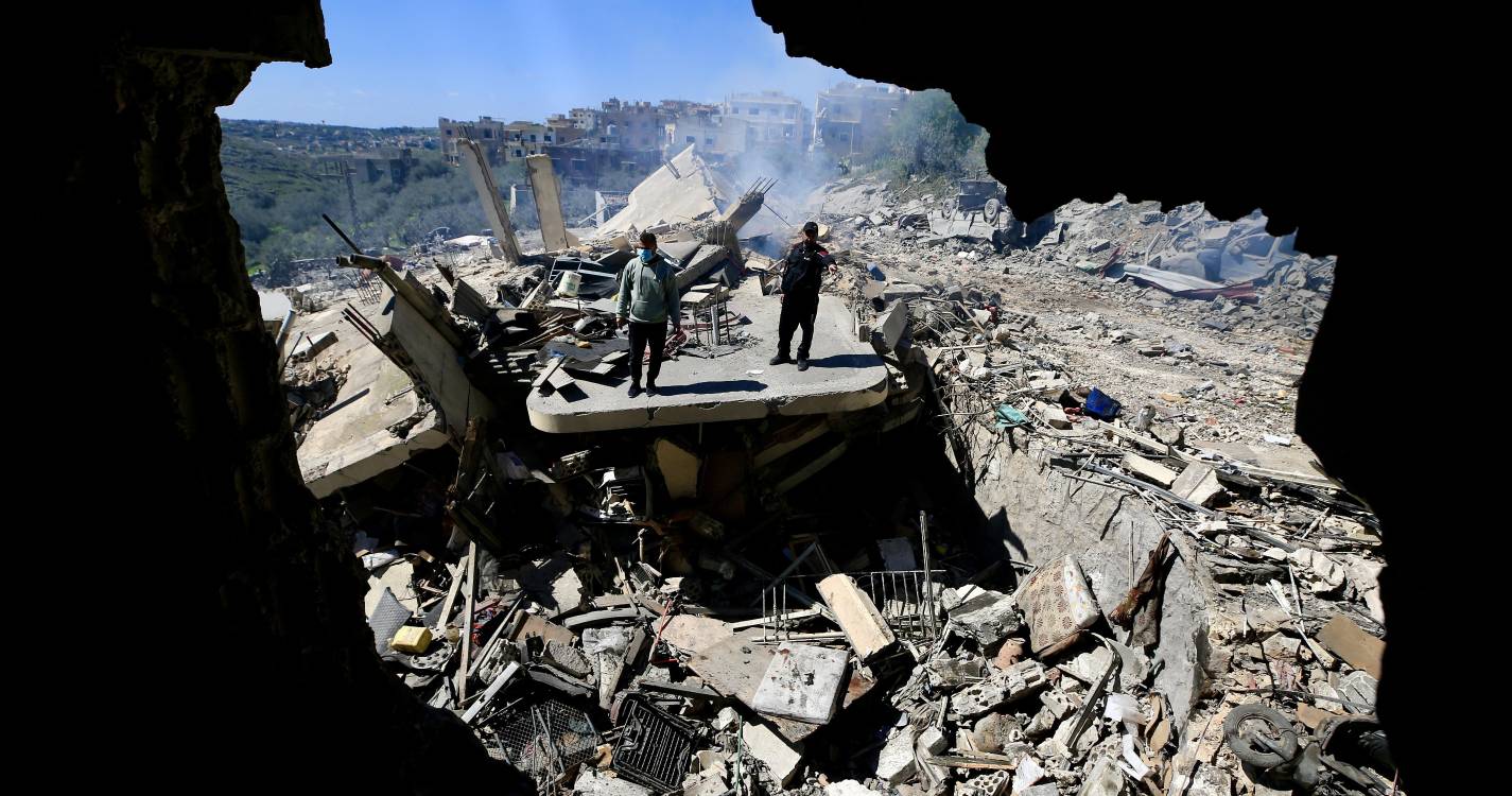 Irão: Israel lança nova vaga de ataques contra Beirute e Teerão