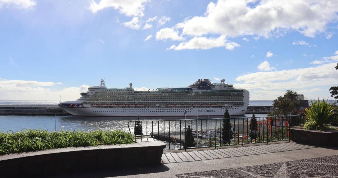 Navio de cruzeiro ‘Ventura’ traz mais de 4 mil pessoas ao Funchal
