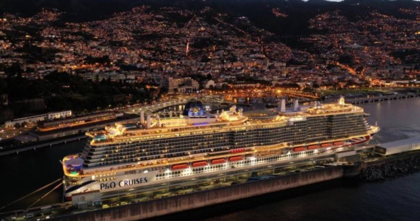 Gigantes dos mares ‘Iona’ e ‘Europa 2’ emolduram Porto do Funchal (com fotos)