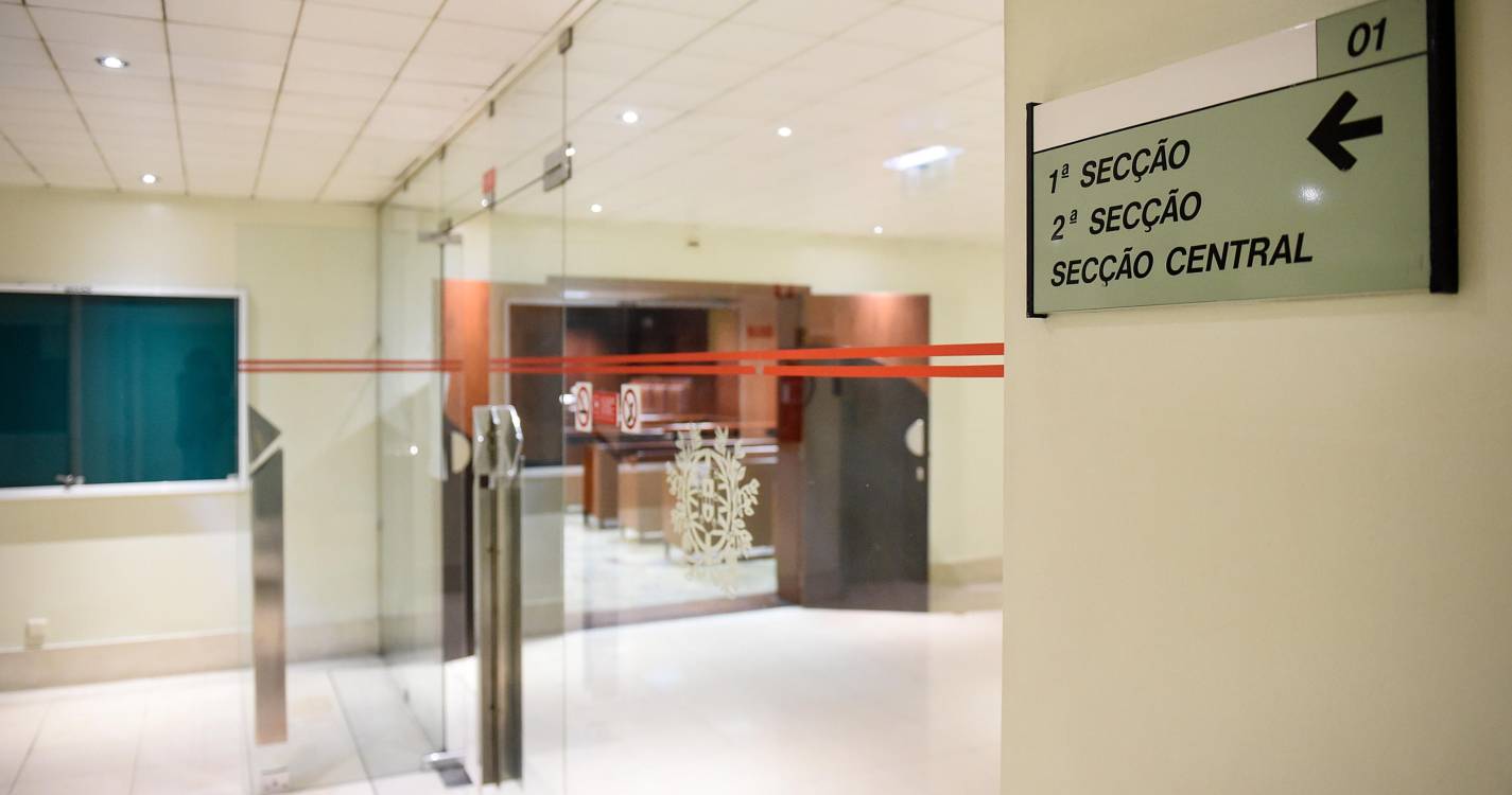 Caso de pornografia de menores começou a ser julgado sem o arguido