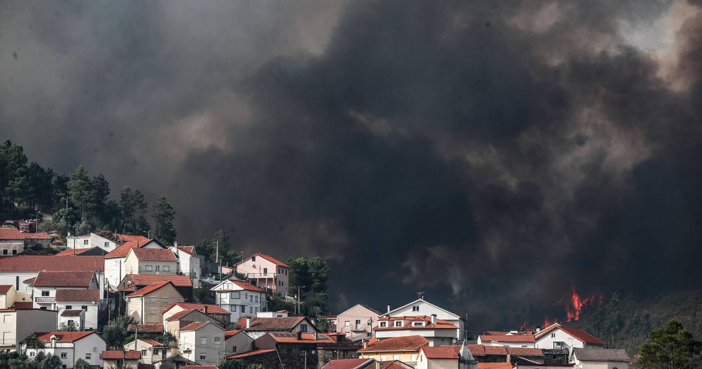 Incêndios: Fogo descontrolado em Meãs na Pampilhosa da Serra