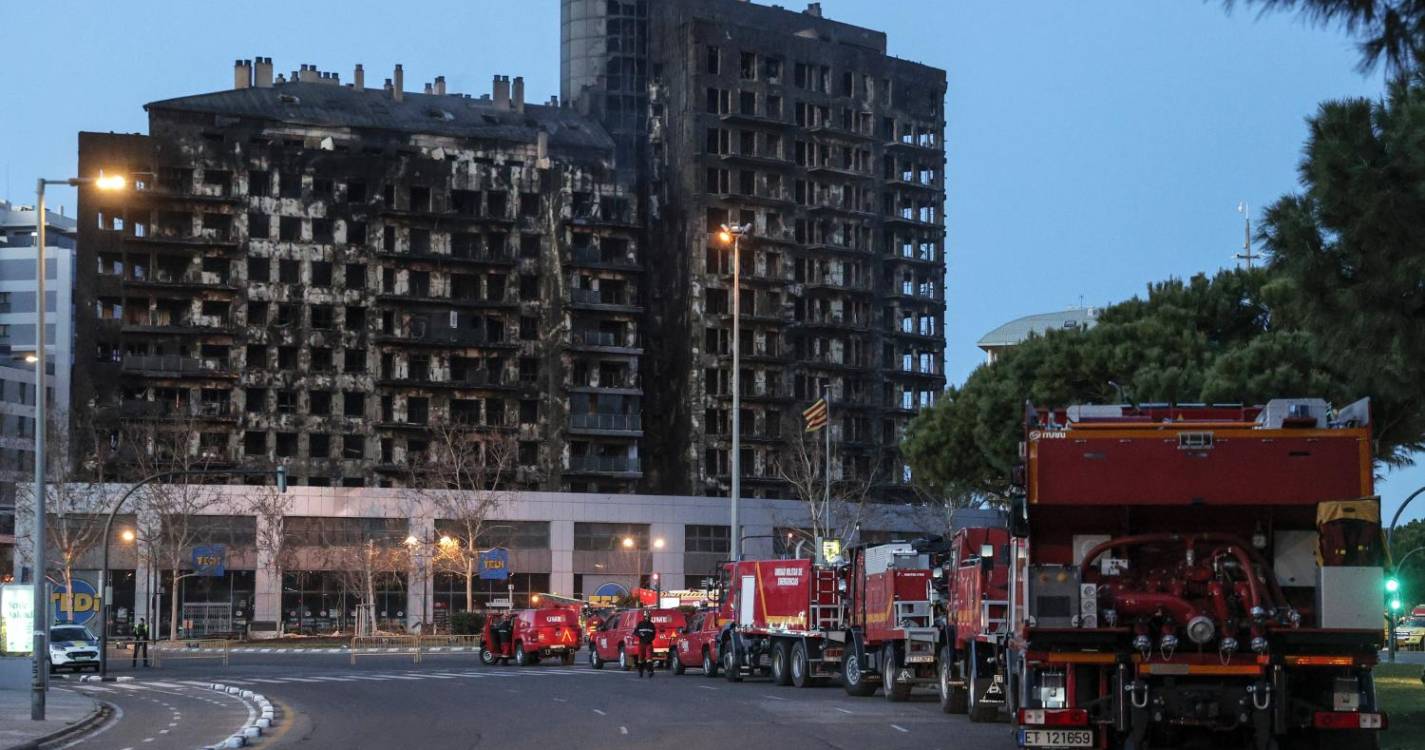 Pelo menos quatro mortos no incêndio em edifício residencial em Valência