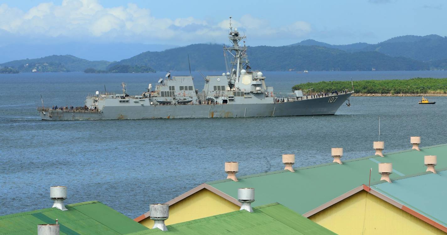 Navio de guerra dos EUA chegou a Trinidad e Tobago, em frente à Venezuela