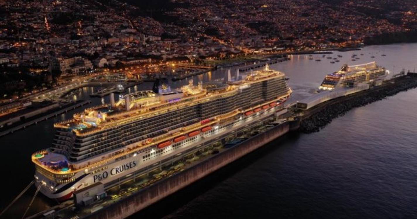 Gigantes dos mares ‘Iona’ e ‘Europa 2’ emolduram Porto do Funchal (com fotos)