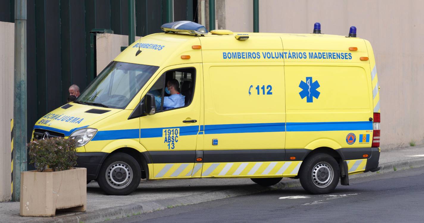 Ciclista internado no Hospital após colisão com autocarro