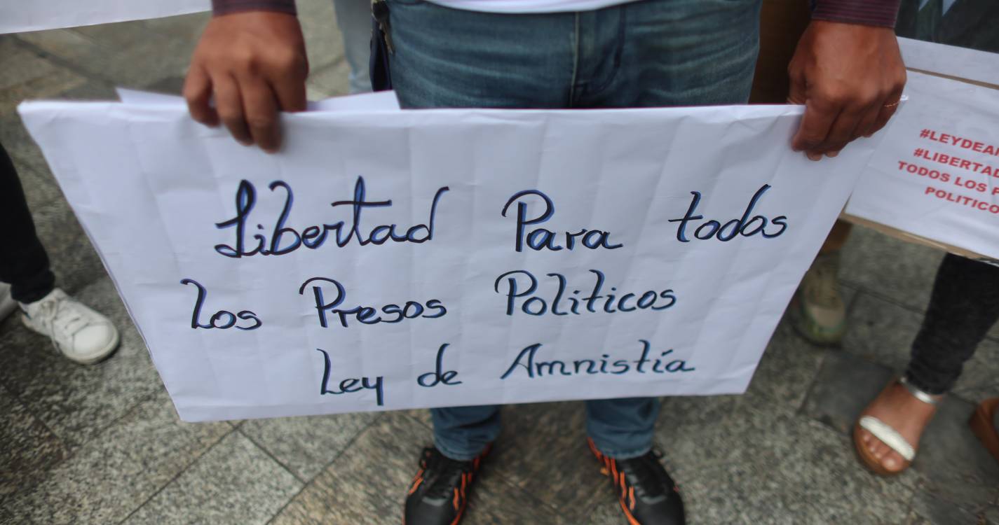 ONG regista 485 presos políticos na Venezuela e afirma que amnistia atrasa libertação