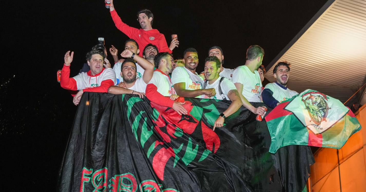 Centenas de adeptos do Marítimo festejam regresso à I Liga três anos depois. Veja as imagens